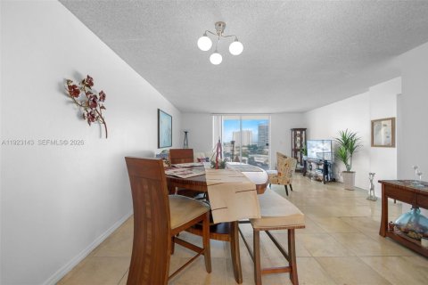 Copropriété à vendre à Hallandale Beach, Floride: 1 chambre, 89.93 m2 № 2090704 - photo 9
