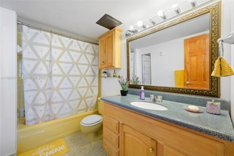Copropriété à vendre à Hallandale Beach, Floride: 1 chambre, 89.93 m2 № 2090704 - photo 16