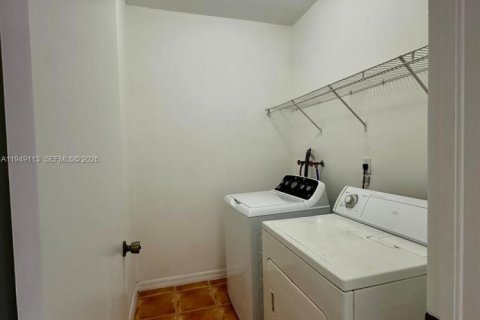 Снять в аренду таунхаус в Майами, Флорида 3 спальни, 158.31м2, № 2004883 - фото 28