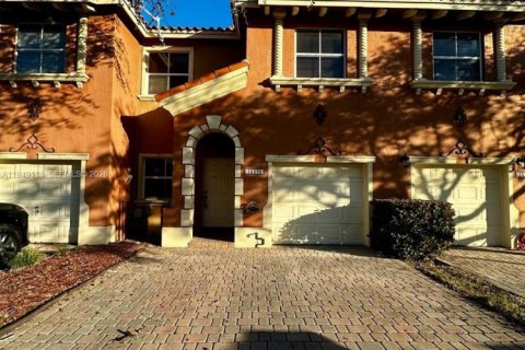 Снять в аренду таунхаус в Майами, Флорида 3 спальни, 158.31м2, № 2004883 - фото 2