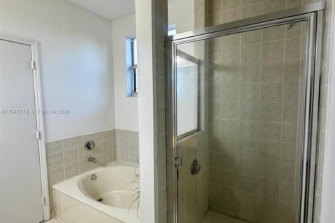 Снять в аренду таунхаус в Майами, Флорида 3 спальни, 158.31м2, № 2004883 - фото 24