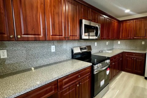 Снять в аренду таунхаус в Майами, Флорида 3 спальни, 158.31м2, № 2004883 - фото 13