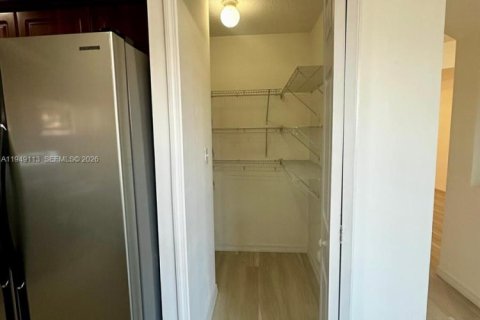 Снять в аренду таунхаус в Майами, Флорида 3 спальни, 158.31м2, № 2004883 - фото 17