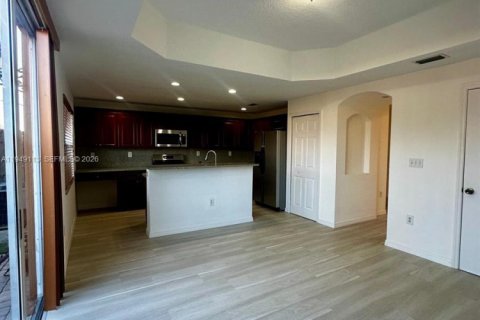 Снять в аренду таунхаус в Майами, Флорида 3 спальни, 158.31м2, № 2004883 - фото 11