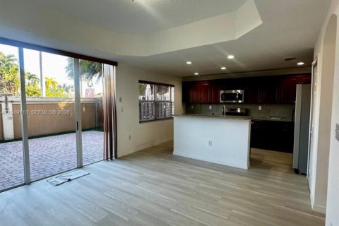 Снять в аренду таунхаус в Майами, Флорида 3 спальни, 158.31м2, № 2004883 - фото 10