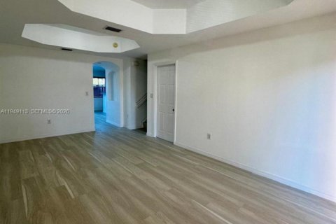 Снять в аренду таунхаус в Майами, Флорида 3 спальни, 158.31м2, № 2004883 - фото 4