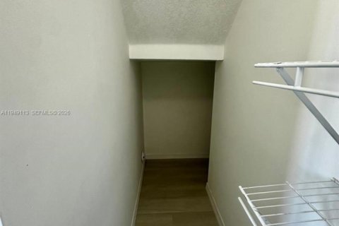 Снять в аренду таунхаус в Майами, Флорида 3 спальни, 158.31м2, № 2004883 - фото 18