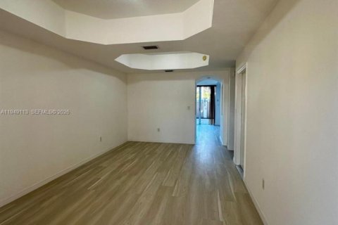 Снять в аренду таунхаус в Майами, Флорида 3 спальни, 158.31м2, № 2004883 - фото 3