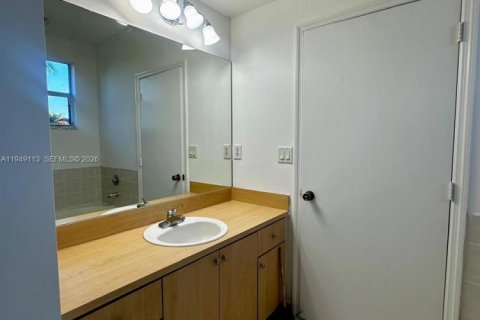 Снять в аренду таунхаус в Майами, Флорида 3 спальни, 158.31м2, № 2004883 - фото 25