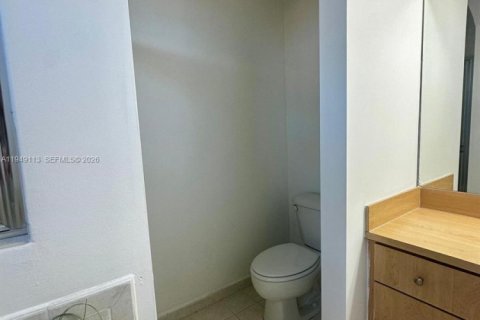 Снять в аренду таунхаус в Майами, Флорида 3 спальни, 158.31м2, № 2004883 - фото 26