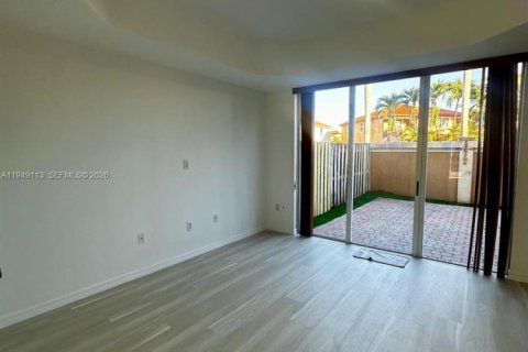 Снять в аренду таунхаус в Майами, Флорида 3 спальни, 158.31м2, № 2004883 - фото 6