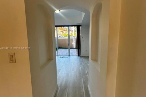 Снять в аренду таунхаус в Майами, Флорида 3 спальни, 158.31м2, № 2004883 - фото 5