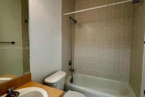 Снять в аренду таунхаус в Майами, Флорида 3 спальни, 158.31м2, № 2004883 - фото 29