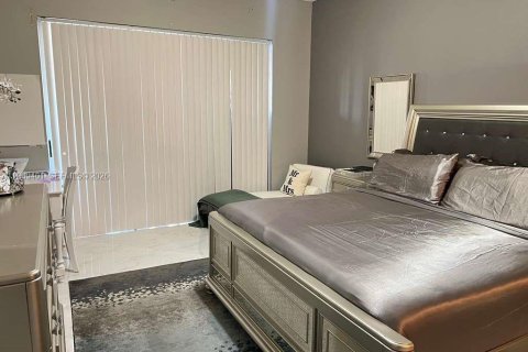 Casa en venta en St. Lucie, Florida, 4 dormitorios, 222.22 m2 № 2030552 - foto 17