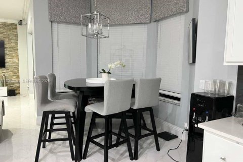 Casa en venta en St. Lucie, Florida, 4 dormitorios, 222.22 m2 № 2030552 - foto 4