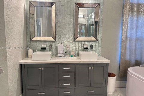 Casa en venta en St. Lucie, Florida, 4 dormitorios, 222.22 m2 № 2030552 - foto 23