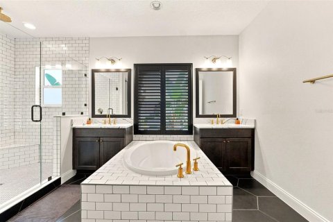House in Orlando, Florida 4 bedrooms, 313.55 sq.m. № 2201934 - photo 4