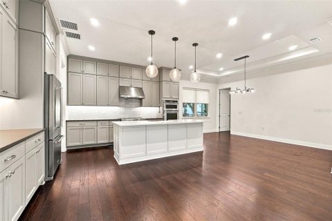 House in Orlando, Florida 4 bedrooms, 313.55 sq.m. № 2201934 - photo 2