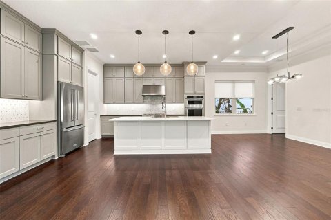 House in Orlando, Florida 4 bedrooms, 313.55 sq.m. № 2201934