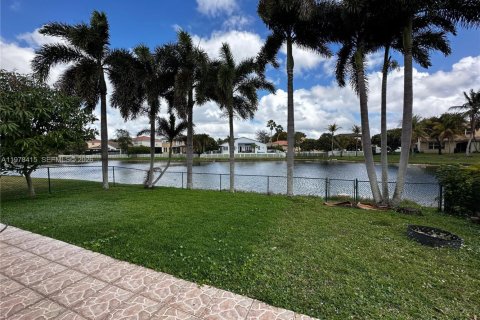 House in Miramar, Florida 3 bedrooms, 153.29 sq.m. № 2046756 - photo 5