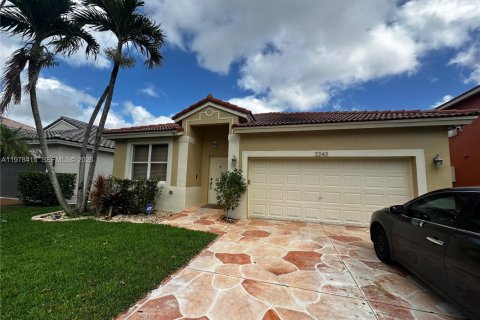 House in Miramar, Florida 3 bedrooms, 153.29 sq.m. № 2046756
