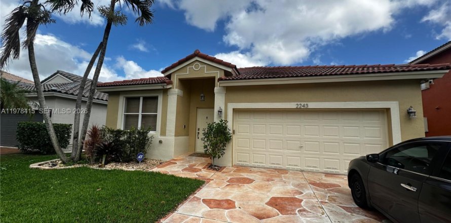 House in Miramar, Florida 3 bedrooms, 153.29 sq.m. № 2046756