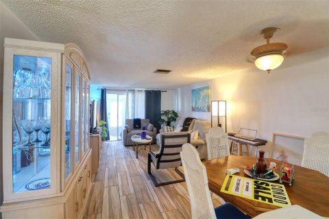 Condominio en venta en New Port Richey, Florida, 2 dormitorios, 77.2 m2 № 1805589 - foto 11