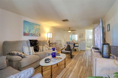 Condominio en venta en New Port Richey, Florida, 2 dormitorios, 77.2 m2 № 1805589 - foto 15