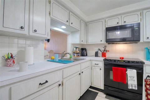 Condominio en venta en New Port Richey, Florida, 2 dormitorios, 77.2 m2 № 1805589 - foto 8