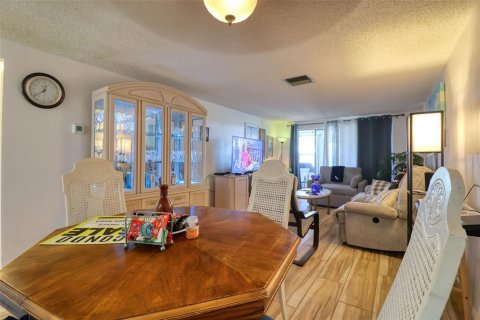 Condominio en venta en New Port Richey, Florida, 2 dormitorios, 77.2 m2 № 1805589 - foto 12
