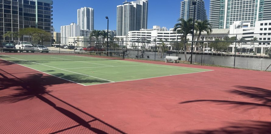 Condo in Hallandale Beach, Florida, 2 bedrooms  № 1209284