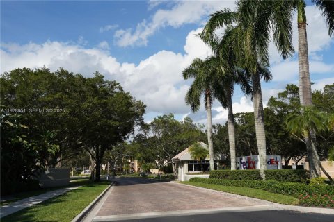 Купить виллу или дом в Пемброк-Пайнс, Флорида 3 спальни, 170.75м2, № 1990241 - фото 12