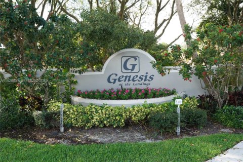 Дом в Пемброк-Пайнс, Флорида 3 спальни, 170.75м2 № 1990241