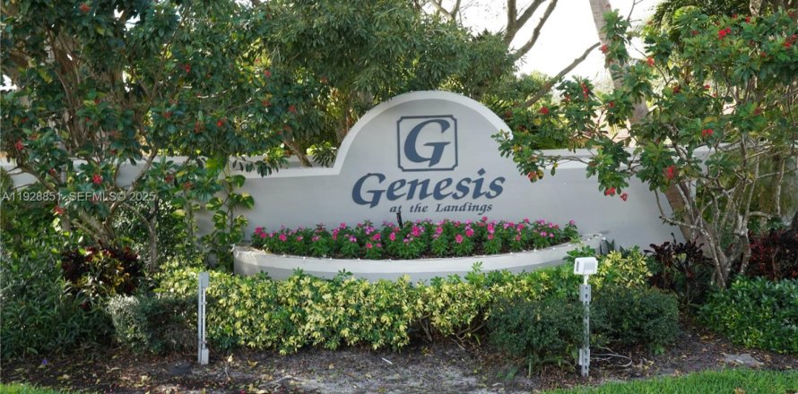 Дом в Пемброк-Пайнс, Флорида 3 спальни, 170.75м2 № 1990241