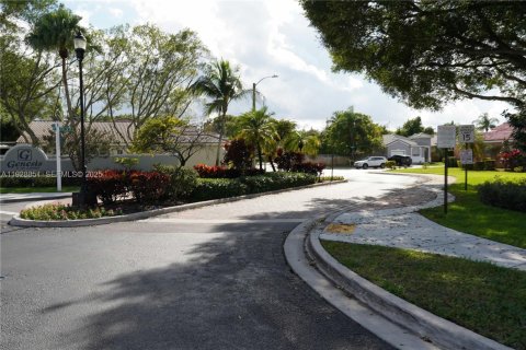 Купить виллу или дом в Пемброк-Пайнс, Флорида 3 спальни, 170.75м2, № 1990241 - фото 17