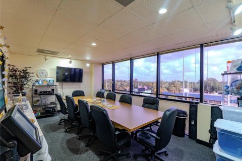 Commercial property in Miami, Florida № 1698227 - photo 13