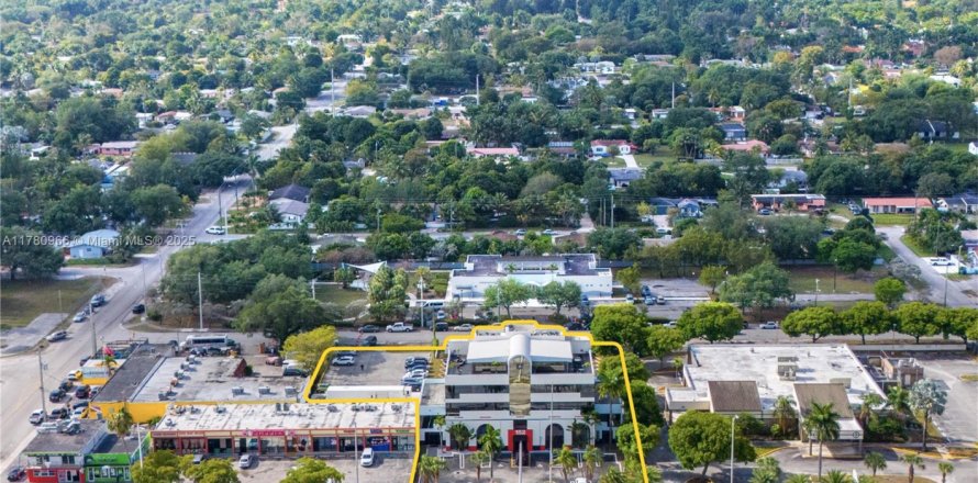 Commercial property in Miami, Florida № 1698227