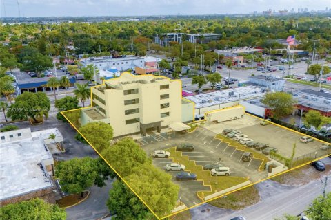 Commercial property in Miami, Florida № 1698227 - photo 29