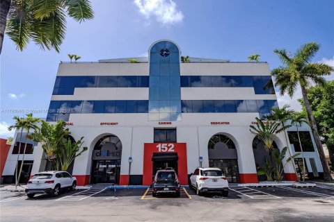 Commercial property in Miami, Florida № 1698227 - photo 23