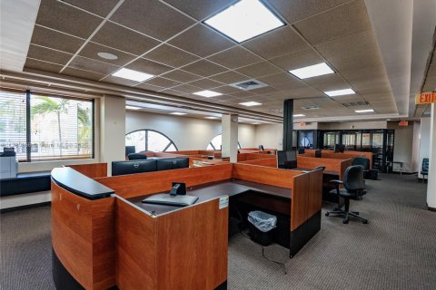 Commercial property in Miami, Florida № 1698227 - photo 6