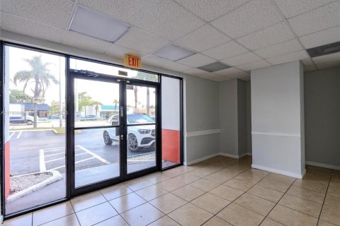 Commercial property in Miami, Florida № 1698227 - photo 30