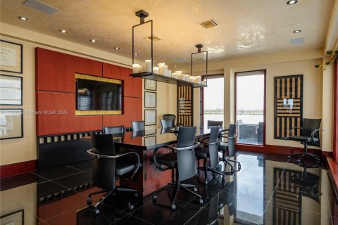 Commercial property in Miami, Florida № 1698227 - photo 17