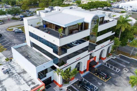 Commercial property in Miami, Florida № 1698227 - photo 27
