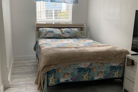 Condo in Madeira Beach, Florida, 2 bedrooms № 2230234 - photo 2