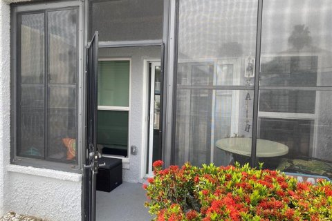 Condo in Madeira Beach, Florida, 2 bedrooms № 2230234 - photo 17
