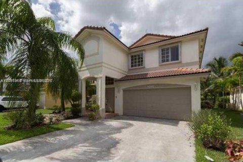 House in Pembroke Pines, Florida 5 bedrooms, 236.9 sq.m. № 2065998