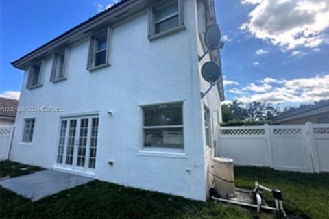 House in Pembroke Pines, Florida 5 bedrooms, 236.9 sq.m. № 2065998 - photo 17