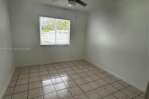 House in Pembroke Pines, Florida 5 bedrooms, 236.9 sq.m. № 2065998 - photo 7