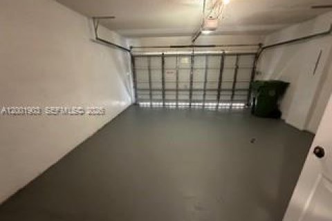 House in Pembroke Pines, Florida 5 bedrooms, 236.9 sq.m. № 2065998 - photo 15