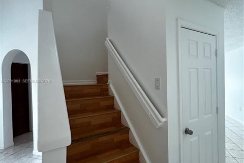 House in Pembroke Pines, Florida 5 bedrooms, 236.9 sq.m. № 2065998 - photo 3